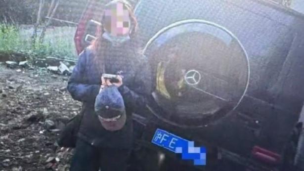 金晨肇事逃逸让助理“顶包”？交通事故现场监控图曝光，交警回应