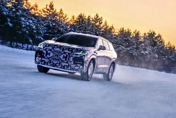 新款奇瑞瑞虎9谍照，外观大变样搭载2.0T涡轮增压发动机
外观方面，结合官方谍照