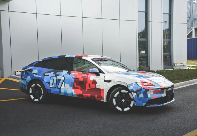 上半年亮相对标小米SU7等轿跑车型疑似MG07路试谍照曝光
从此次曝光的谍照来看