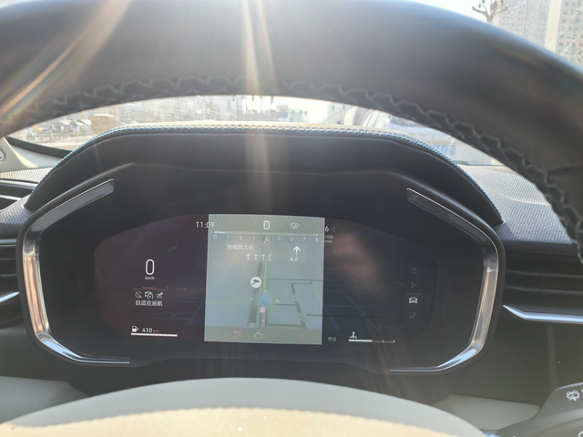 就这质量让人不得不黑
发动机故障灯亮，抖动严重，屏幕行驶中突然黑屏，恢复后就花了