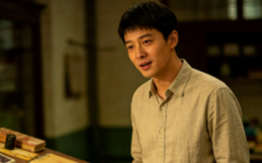 公司嫌我大专学历碍眼把我辞退，审计组进驻三天后，总经理深夜堵在我家门口求我回去