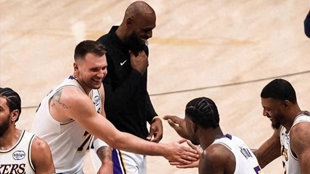 交易截止日前的半个月，雷迪克的试阵和湖人的前进