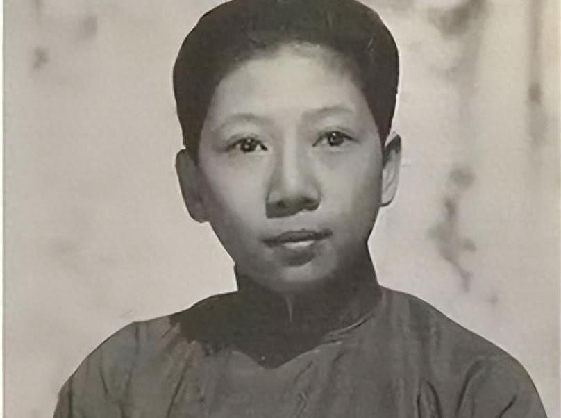 孔祥熙和宋蔼龄二女孔令伟穿男装，未婚未育