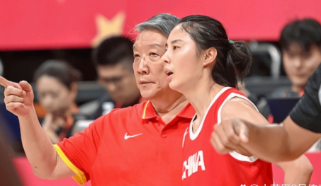 中国女篮主教练宫鲁鸣谈球队热身赛连胜尼日利亚。他表示：第二场比赛比起第一场拥有很
