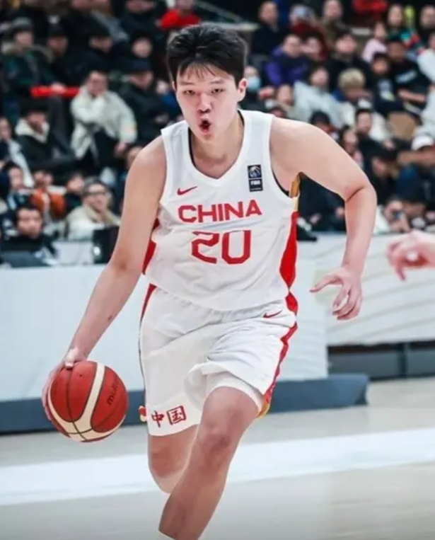 都夸杨翰森打的好，其实，下半场打的太急躁了
昨天比赛，上半场，杨翰森打的很好。