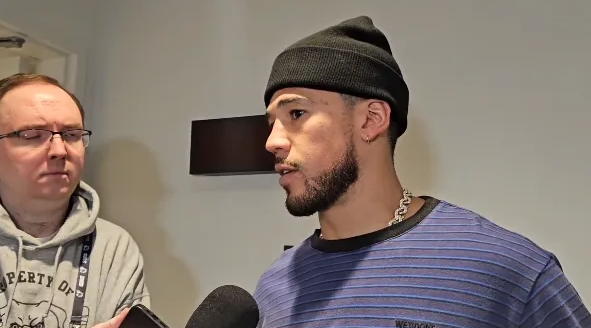 NBA常规赛太阳120-111战胜独行侠。
本场比赛，太阳队球员德文-布克出战3