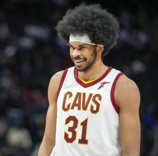 NBA季后赛，骑士中锋阿伦在训练结束后接受了采访。
当被问及是否想要扭转外界对自