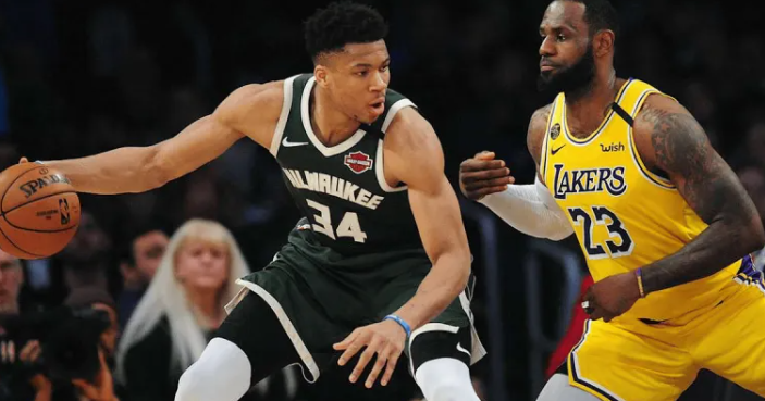 NBA常规赛，湖人将在主场对阵雄鹿。
据记者报道，湖人官方确认，勒布朗-詹姆斯今