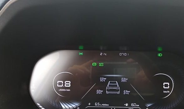 别说帝豪的高速油耗还是挺省油的
跑了一趟高速，一共150公里，油耗显示在6.5个