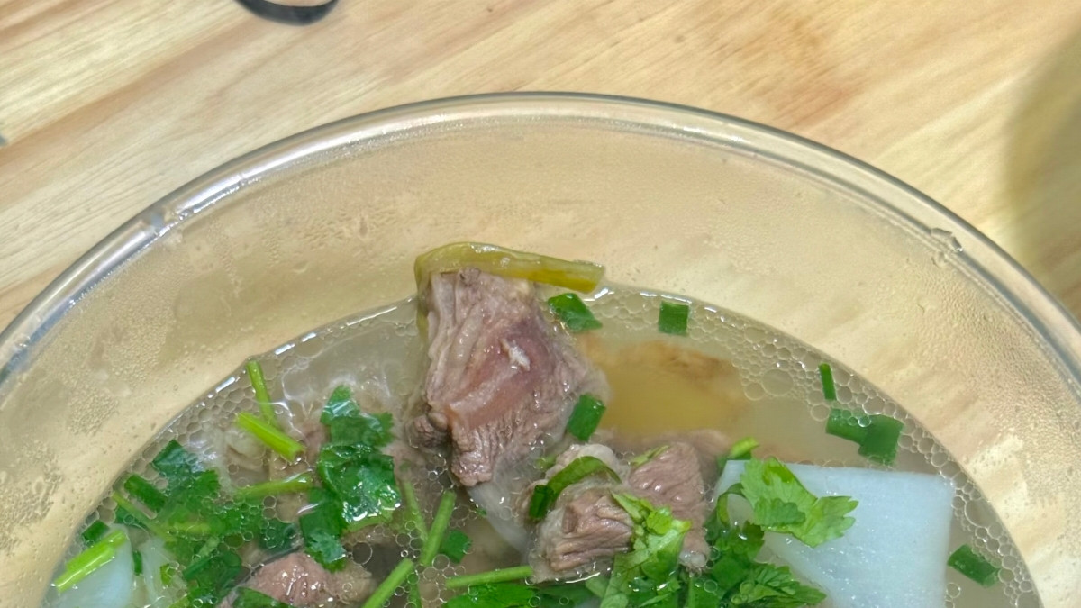 清炖牛肋条一锅鲜汤，满屋飘香