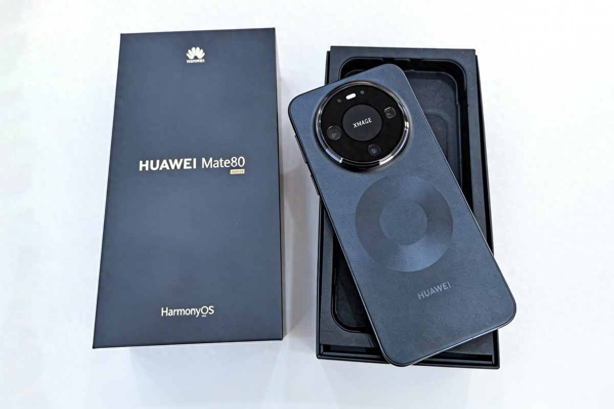 全行业涨价，只有华为厚道？华为这三款手机杀疯了，全靠同行衬托