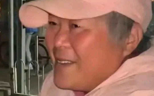 “15块买个鸭腿，贵吗？”彻底翻车！鹅腿阿姨卖鸭腿15年，年入60万却说不赚钱…