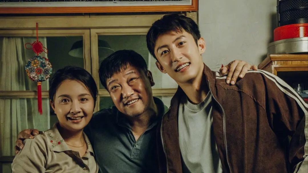 《岁月有情时》收官：贾冰零差评，黄景瑜升咖，关晓彤引争议