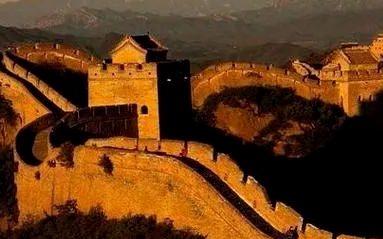 长城那么矮到底防住了啥？西方学者表示：秦始皇长城把欧洲害惨了，欧洲贵族做了一千多年噩梦…