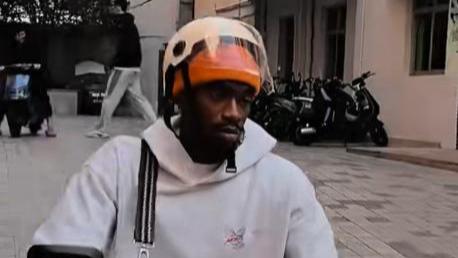 广东到家就奔训练馆，萨姆纳最积极，徐杰带伤练，麦考尔也去！