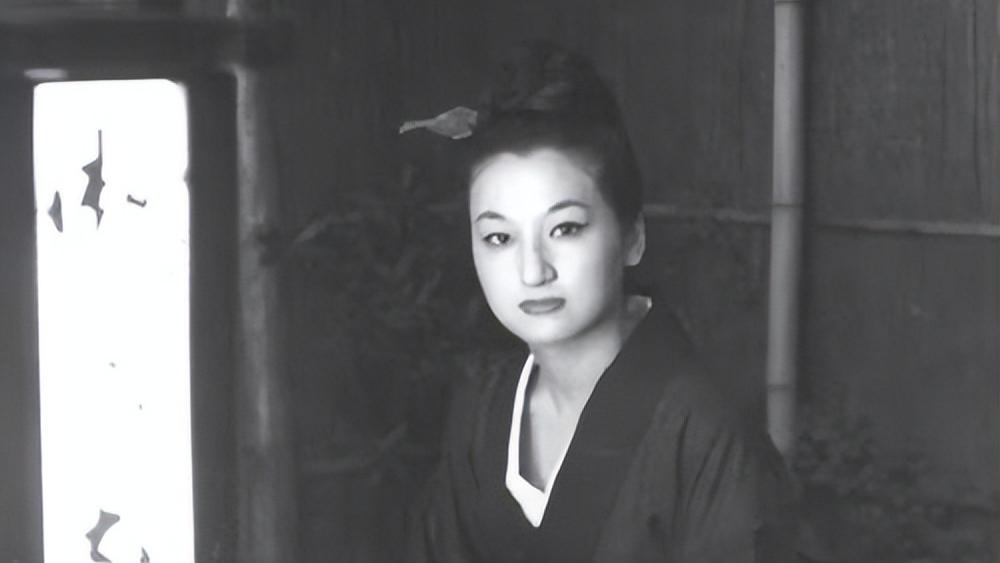 从银座女王到昭和恶女，利用人性弱点的的掠食者——《地狱占星师》细木数子