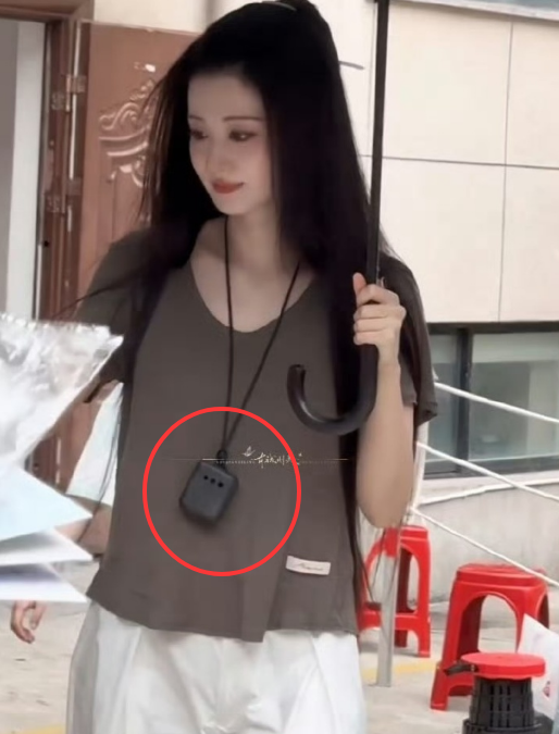 王楚然随身携带二手烟空气净化器，是她矫情吗？她是《浮生》的女主，搭档男演员有陈哲