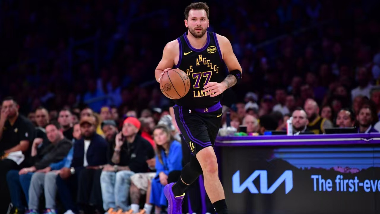 背靠背狂砍100分，东契奇独行侠肠子都悔青了！盘点NBA历史上那些自废武功的神级大交易