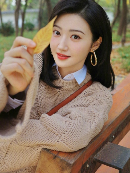 待凛冬离去雪融草青，相信会有新的相逢将温暖延续