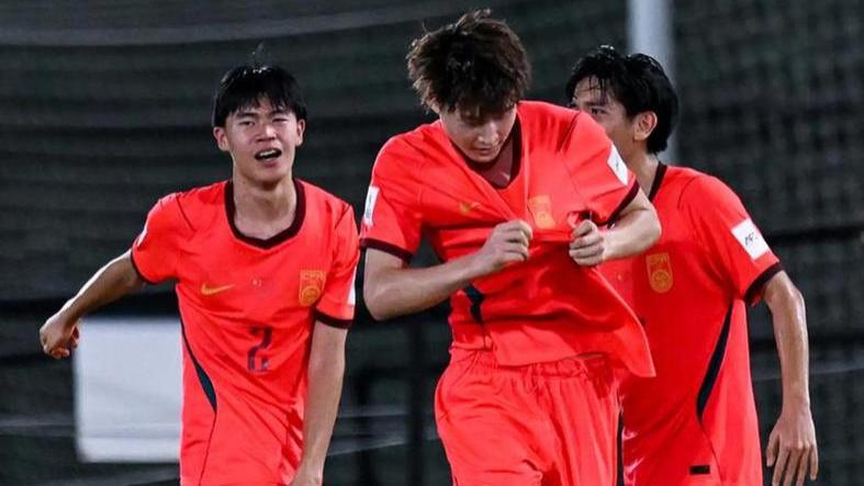 U17中国队杀进世少赛！但最后时刻踢得太乱了，球迷太害怕黑色3分钟了