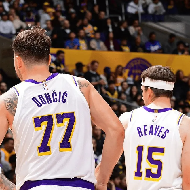 据记者Chris Mannix报道，湖人相信以卢卡-东契奇和奥斯汀-里夫斯组成的