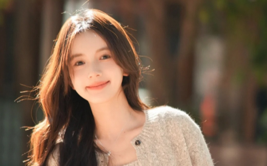 婚后婆婆赶我进储藏室住，说正房要给小叔子结婚，我没吭声，直到一群大人物上门质问她时，她彻底慌了