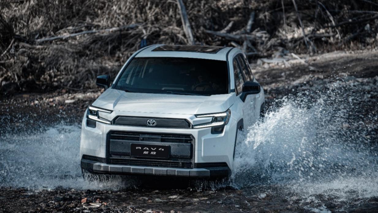 ​智能电混双擎加持 全新荣放入门即高配