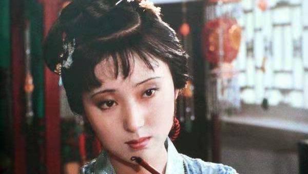 王夫人一直对林黛玉不冷不热，为何突然给她请太医，还一意孤行逼她吃药？