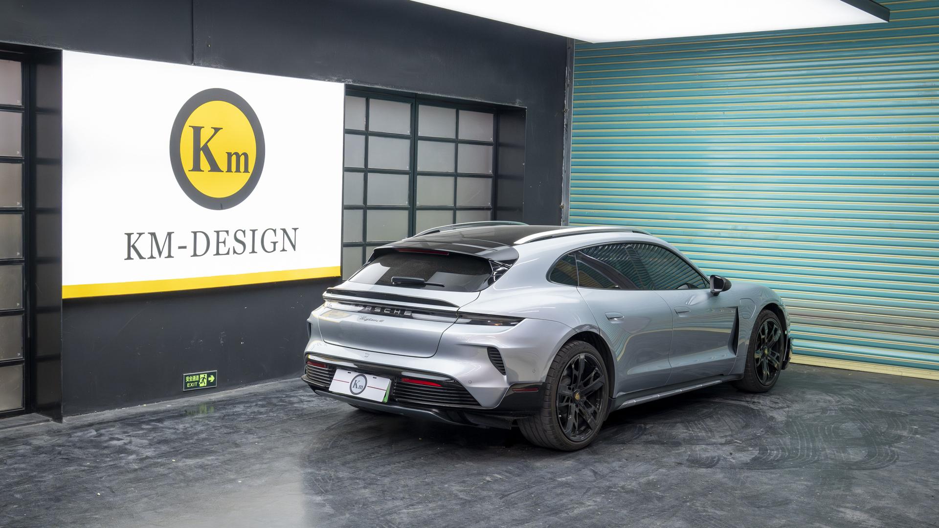 保时捷Taycan 加装碳纤维中翼