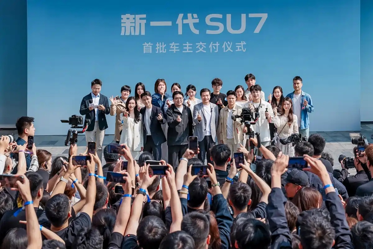 尚界Z7/Z7T发布预售硬刚小米，SU7不慌反提速交付！雷军亲自交车仪式感拉满。