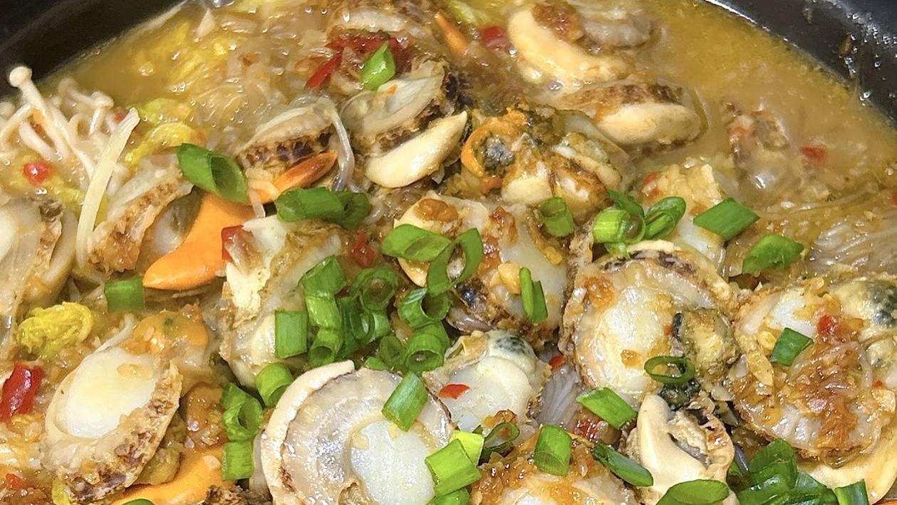 一锅鲜掉眉毛的蒜蓉粉丝扇贝煲，在家也能复刻的美味
