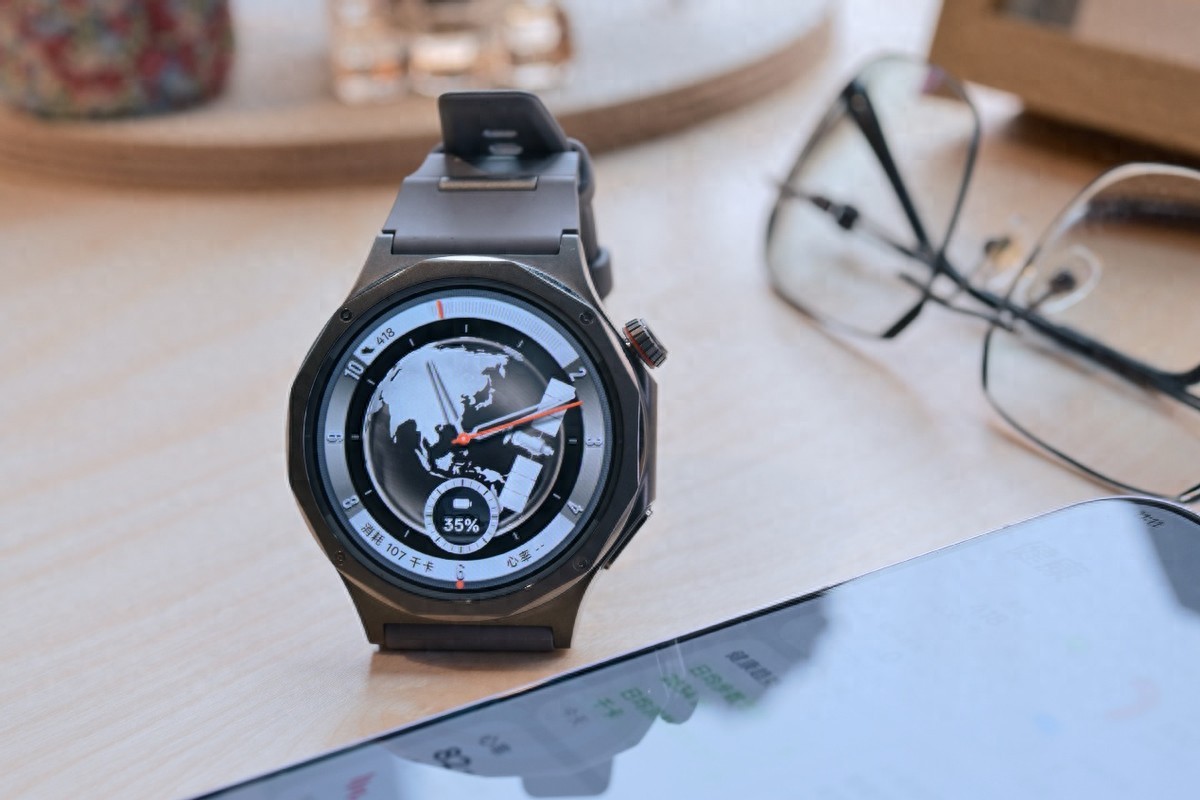 OPPO WATCH X3开箱：当钛金属遇见蓝宝石，这高级感