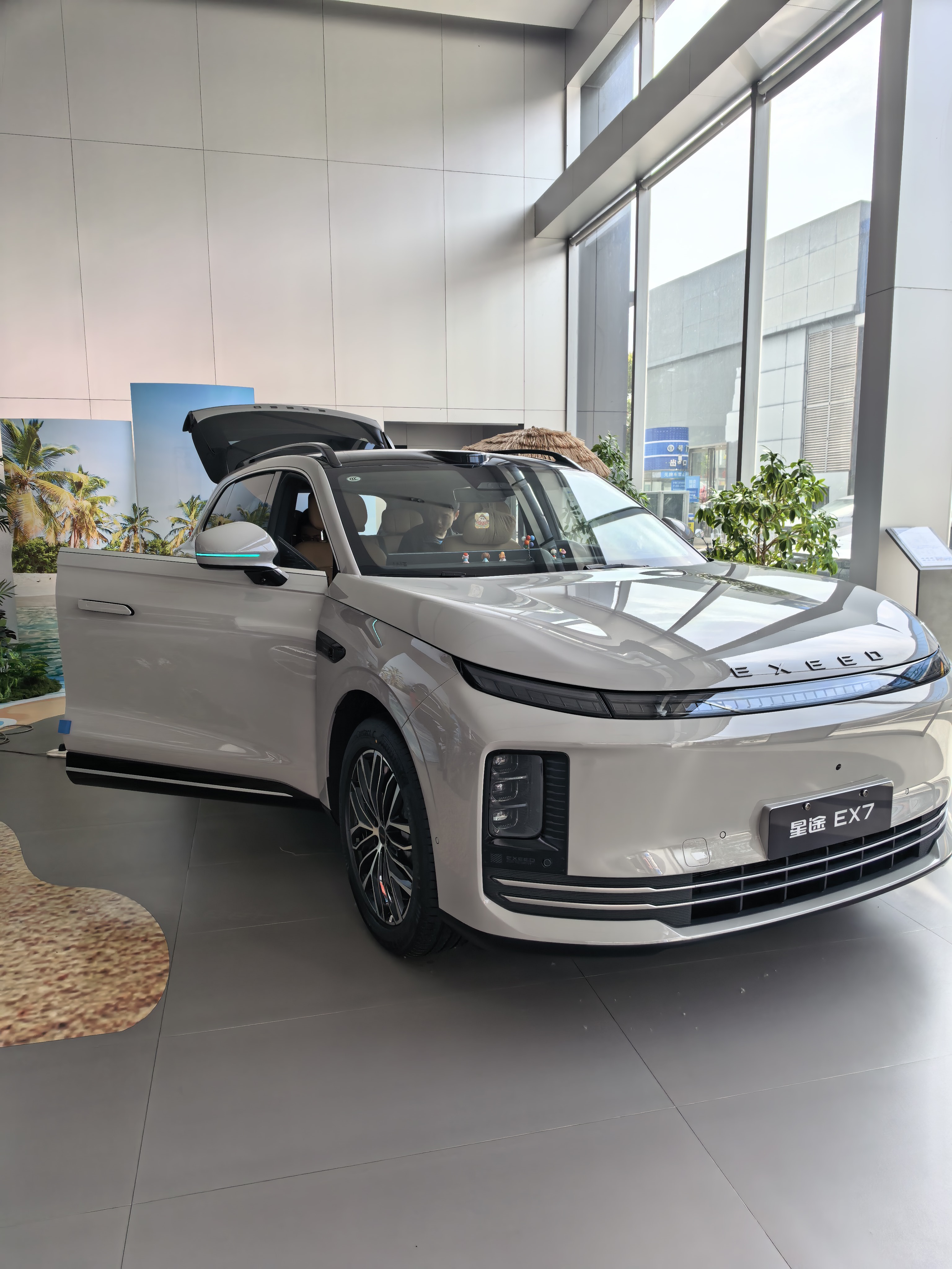 星途EX7定位中型大五座SUV，整车尺寸498819751720mm，轴距300