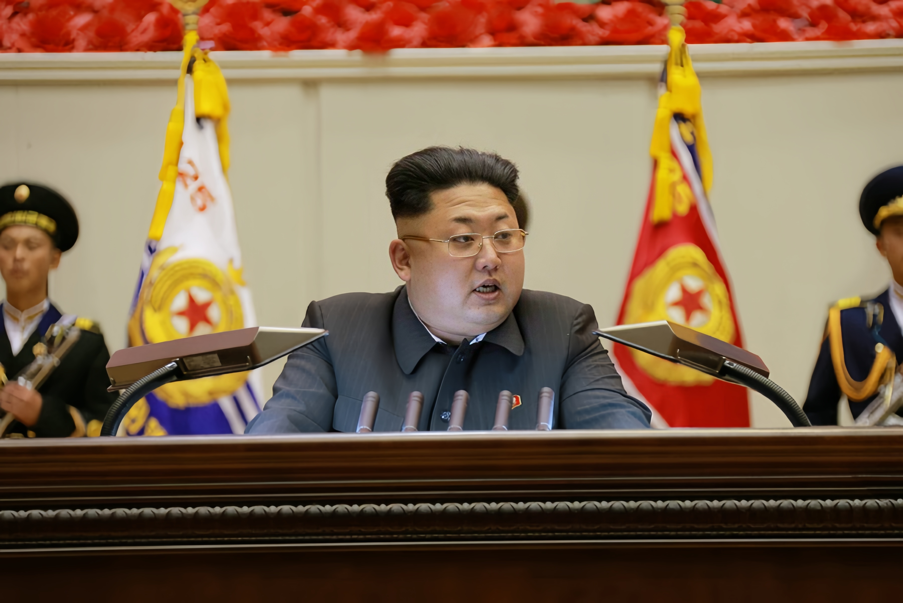 太霸气了！刚看到朝中社的消息，金正恩又有大举动, 在最高人民会议上讲话的时候，他