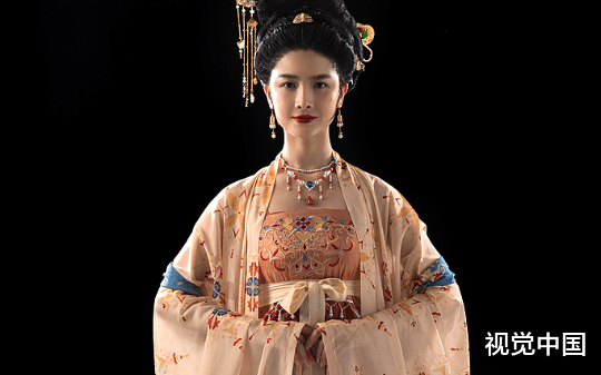 母债子偿，他把皇位抵给我了