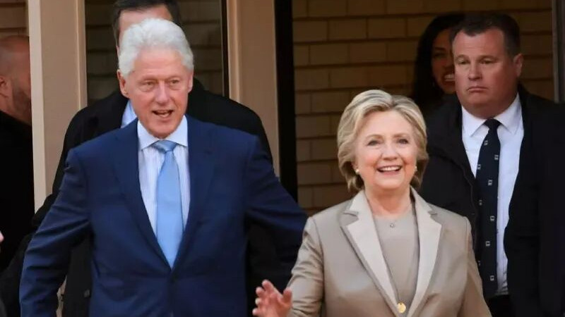 希拉里呼吁公开听证 指责国会调查转移注意力