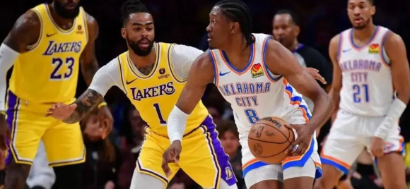 假如把杰伦威廉姆斯换成十年前的汤普森，雷霆是强了还是弱了？

典型的三d，能创造