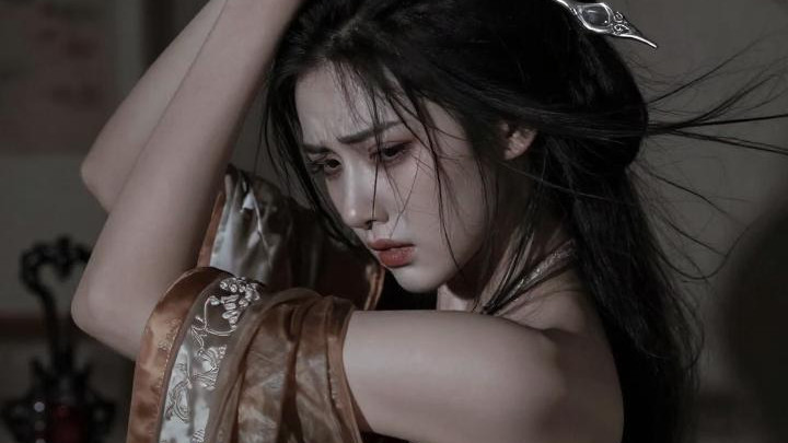清代奇案：美人戴银簪夜夜头痛，拔簪后簪子渗血，真相藏在发丝间！