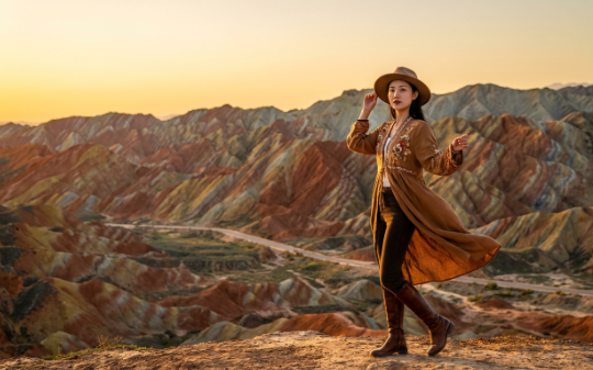 闺蜜被欺负自杀后，我被全村强行配冥婚