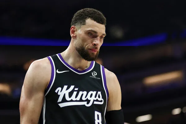 据美记Michael Scotto报道，扎克-拉文预计将执行2026-27赛季价