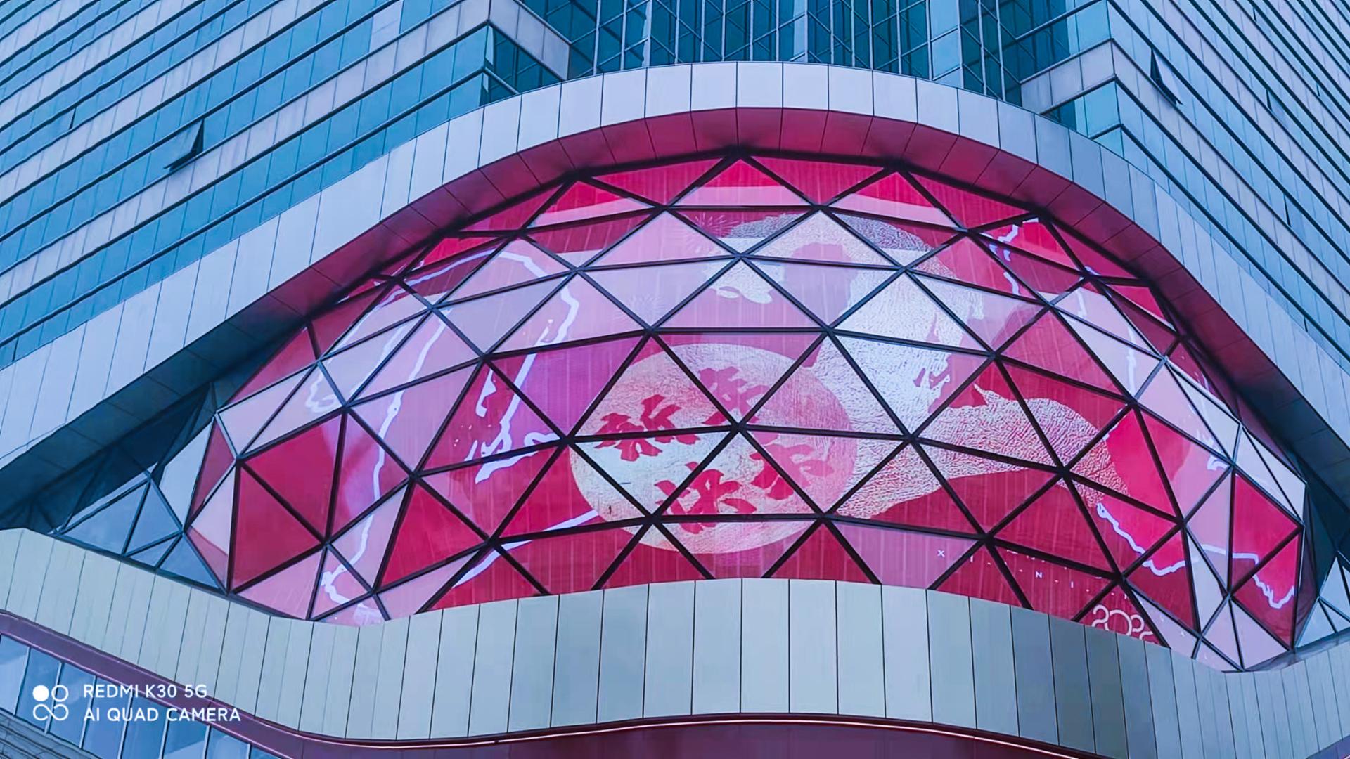 LED透明屏厂家怎么选？行业实用选购指南