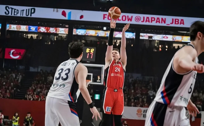 日本男篮霍金森回归即爆种24+7！
韩国男篮领先6分不会打了，李贤重空砍26+1