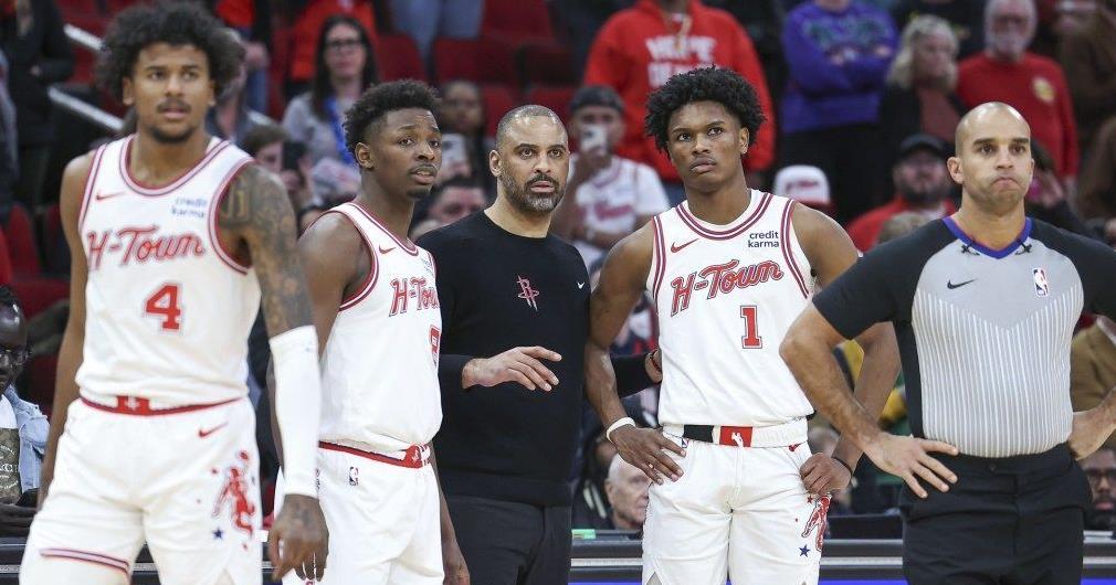 火箭队缺少控卫的问题，地球人似乎都知道，但火箭队管理层却不知道，因为火箭队管理层