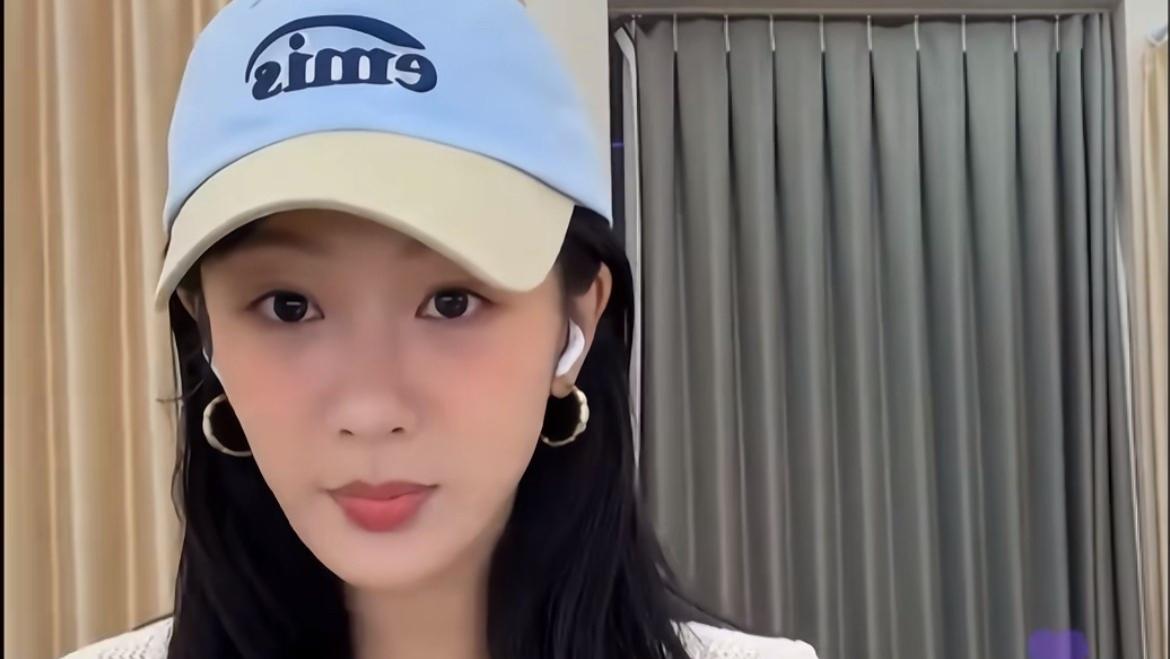 杨紫直播眼神从黯淡到发光，只因韩东君从帘子后走出？