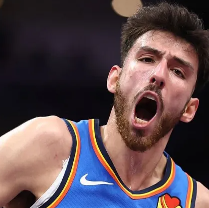美国篮球媒体KalshiHoops更新社媒：“切特-霍尔姆格伦与肖恩-坎普一起，