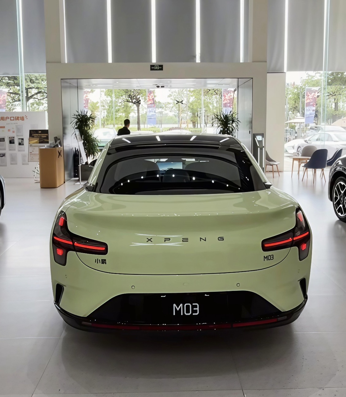 一般改款嘛，通常都是换个颜色、调调配置，但在展厅里看到那抹清新的牛油果绿，再坐进