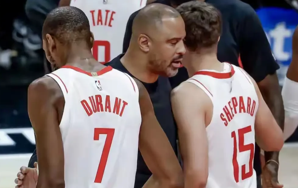 突然感觉火箭的球是真没啥看头了

跟着姚明入坑。火箭这个队从上到下，从管理层到教