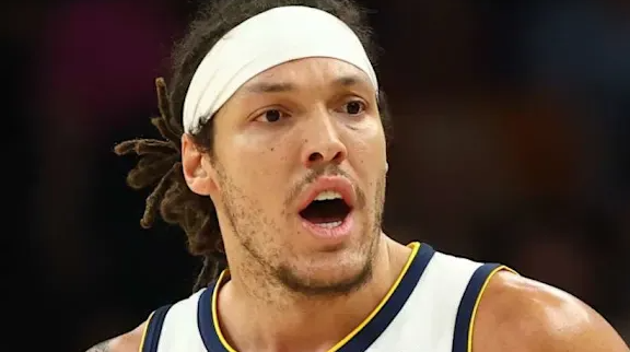 明日NBA季后赛G5，掘金将主场对阵森林狼。
由于左小腿伤势持续，阿龙-戈登能否