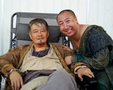 2016年赵本山突然接到电话
爱徒张小光骑摩托车时发生意外去世，他勃然大怒：“一