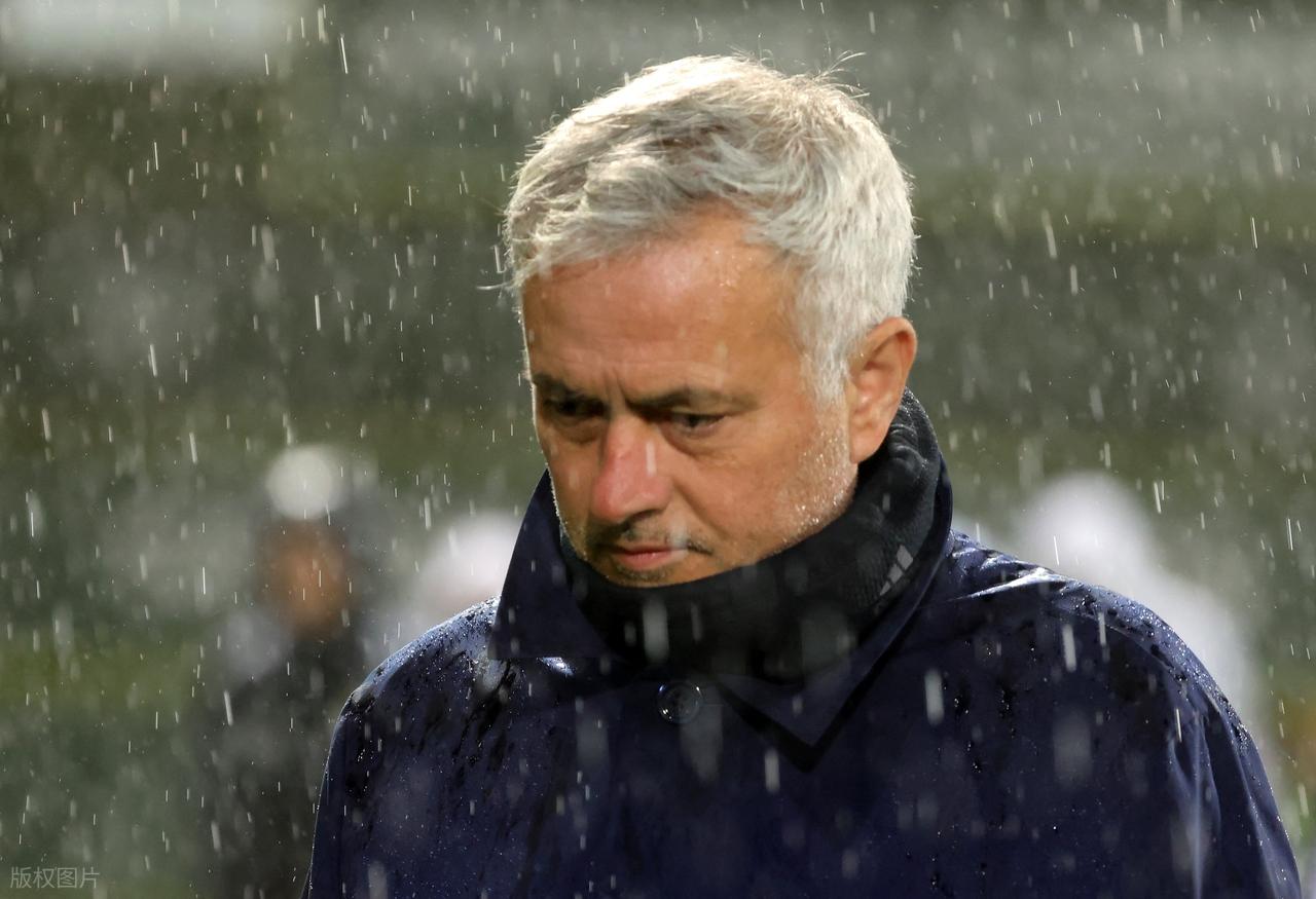 随着62岁穆帅率队2-1，本菲卡距离葡超榜首仅差6分